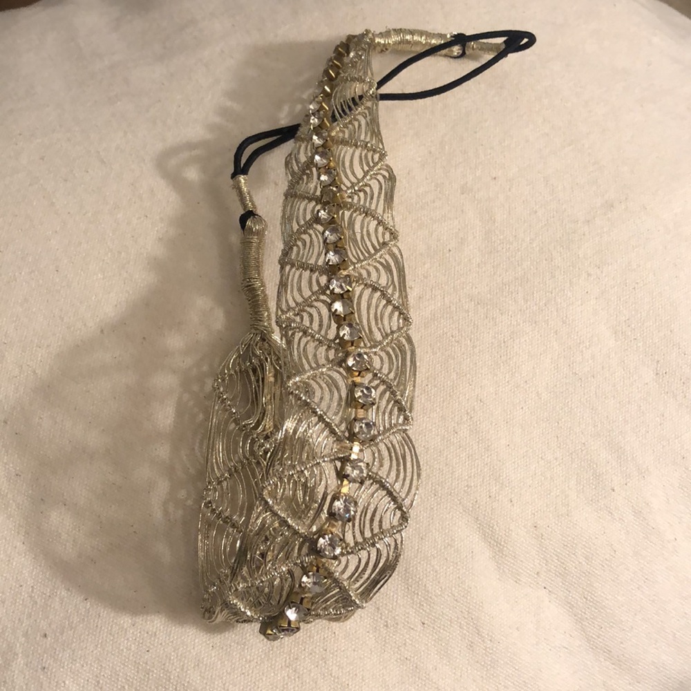 💎 Amazing jeweled headband. Amazing gold wire detail for ultimate Queen vibes. - Picture 4 of 16